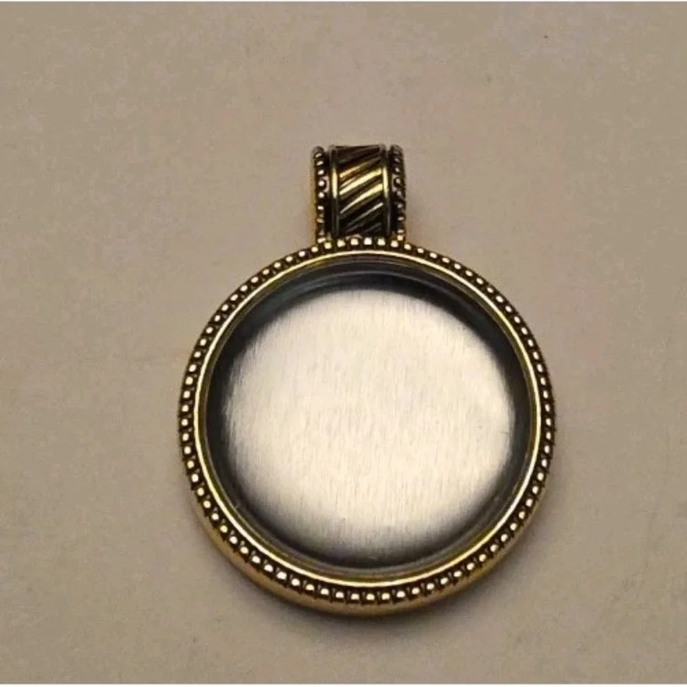 Magnabilities Interchangeable Pendant 1.25 In Round Gold Tone W/6 Inserts